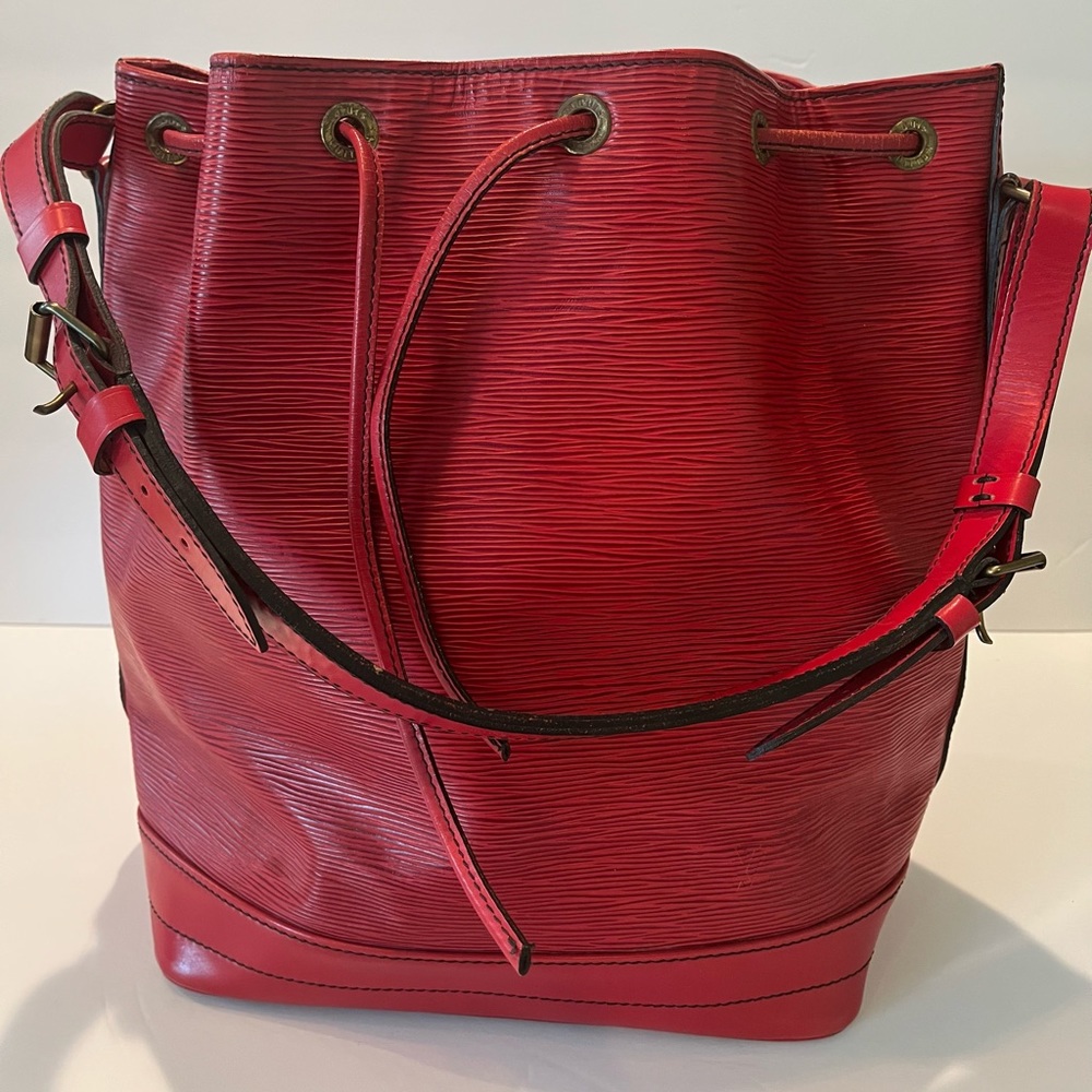 Louis Vuitton Epi Noe GM Leather Bucket Bag (large) Vintage & EUC (Authentic)